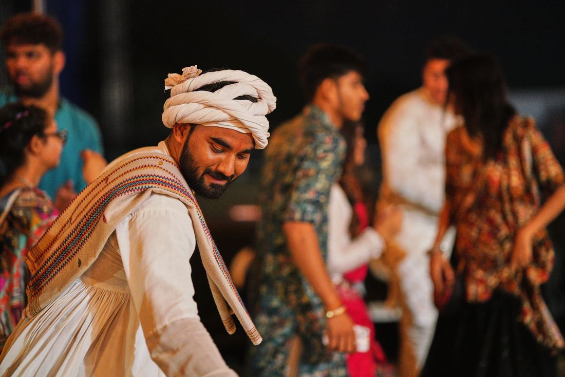 Khelaiyas mid-step in kediyu and chaniya choli